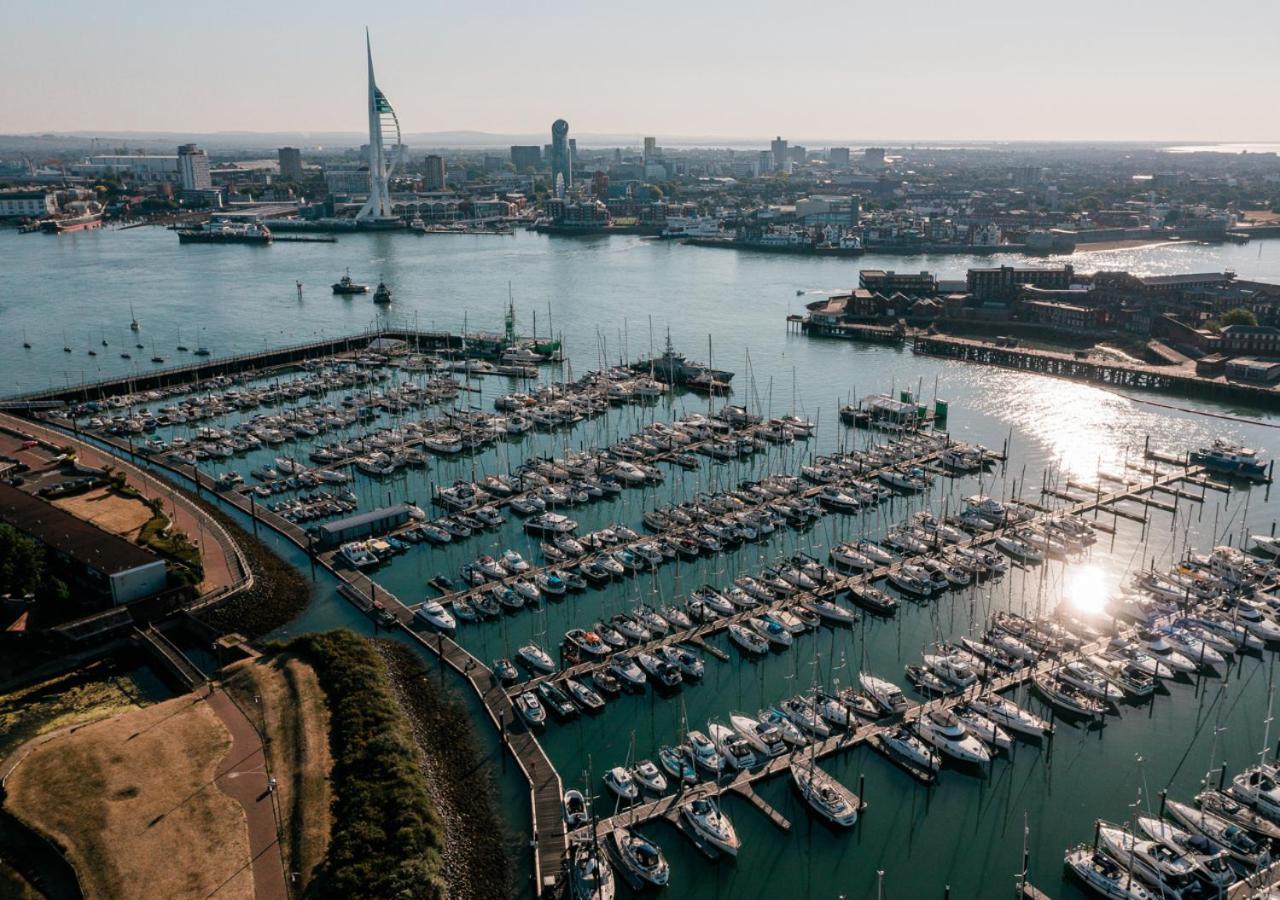 Rooms At Haslar Marina Gosport Exteriör bild